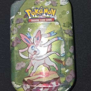 Pokémon Trading Card Game Tin featuring Sylveon - Green & Pink